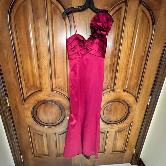 Marc Bouwer Red Rose Gown - Picture 1 of 7
